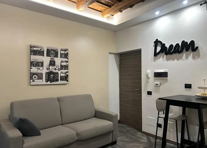 DaVinci Apartament Near Duomo